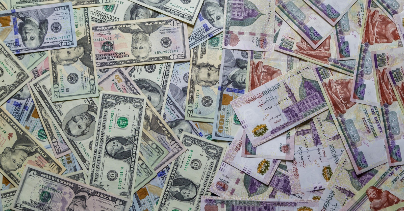 الخميس يغلق على سعر بيع 18.38 للدولار الأمريكي أمام الجنيه فى البنوك المصرية