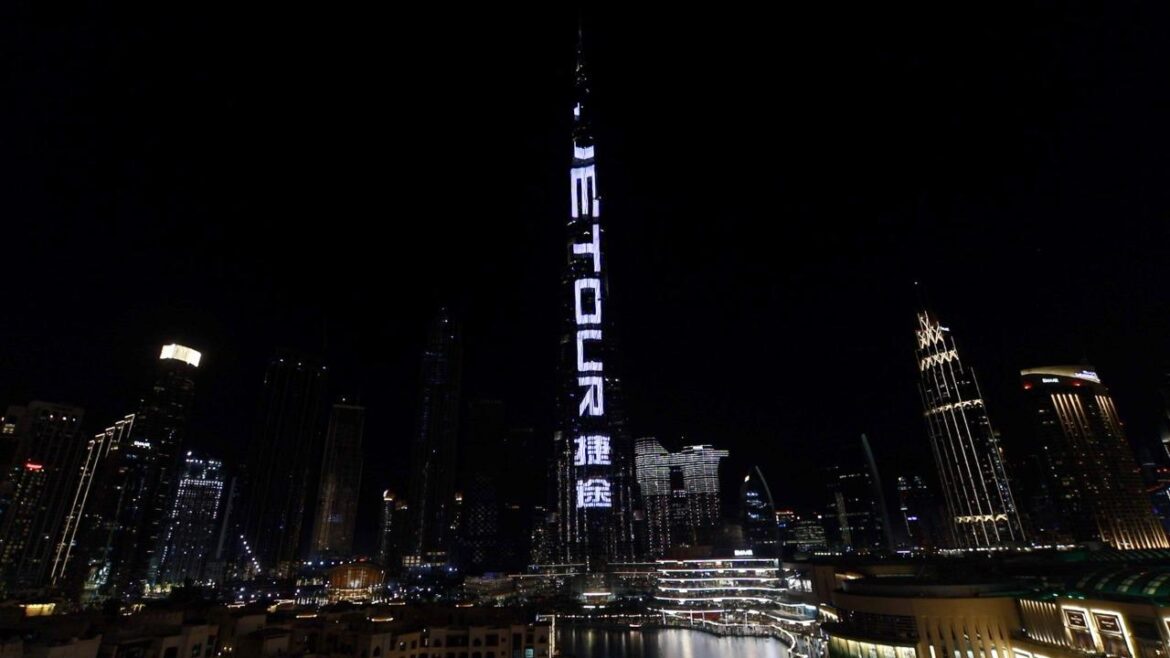 علامة Jetour تضيء برج خليفة، أعلى مبنى في العلم وتظهر للعالم سرعة تطور العلامة التجارية الصينية
