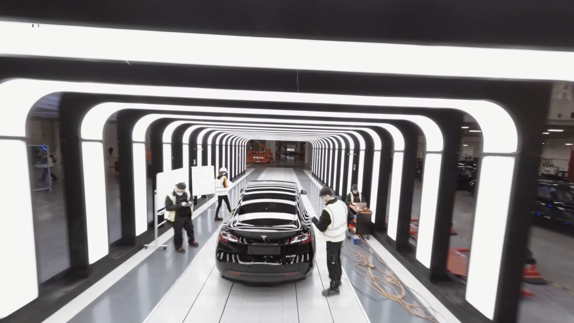 تسلا تتطلع إلى زيادة إنتاج مصنع جيجا برلين إلى مليون سيارة سنويًا