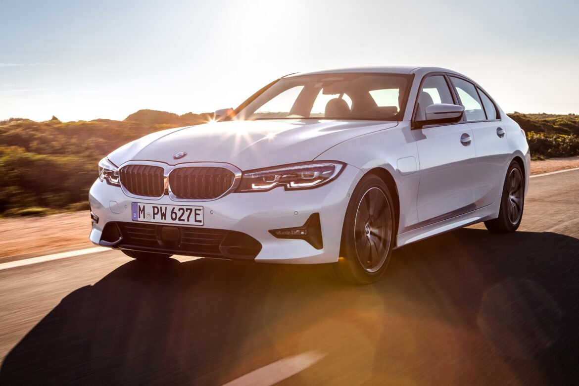 يوفر الجيل الجديد من بطاريات سيارات BMW الكهربائية نطاقاً أكبر بمقدار ٣٠٪