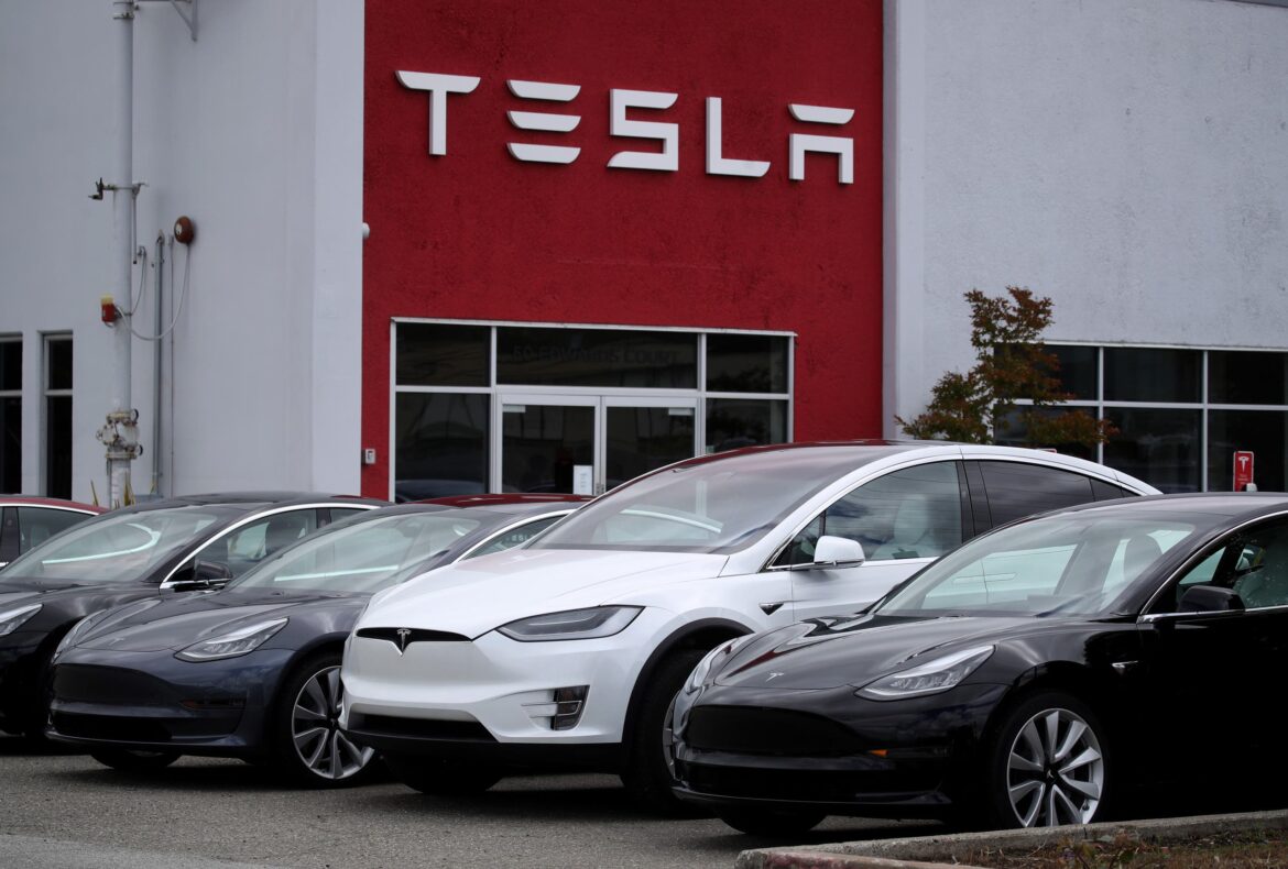 تسلا تسيطر على مبيعات السيارات الكهربائية في كاليفورنيا
