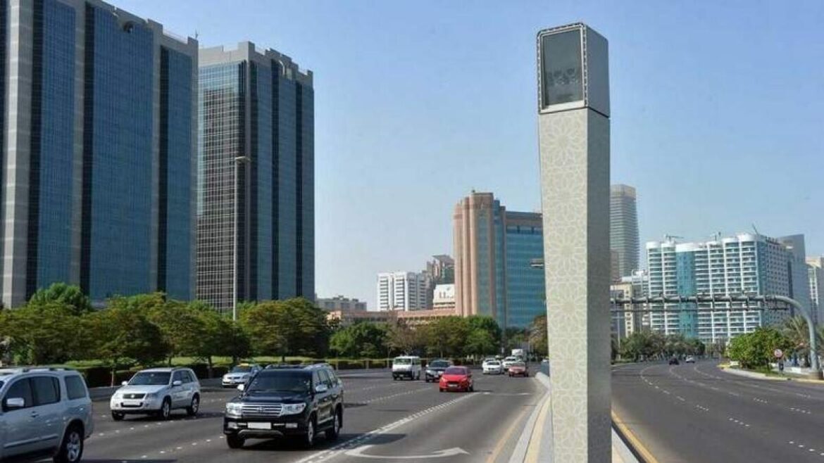 دبي تفرض غرامة 20 ألف درهم على السائقين الفارين من مواقع الحوادث
