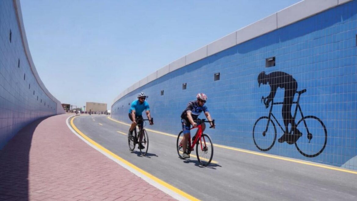 دبي تفتح نفقاً لراكبي الدراجات لتعزيز السلامة