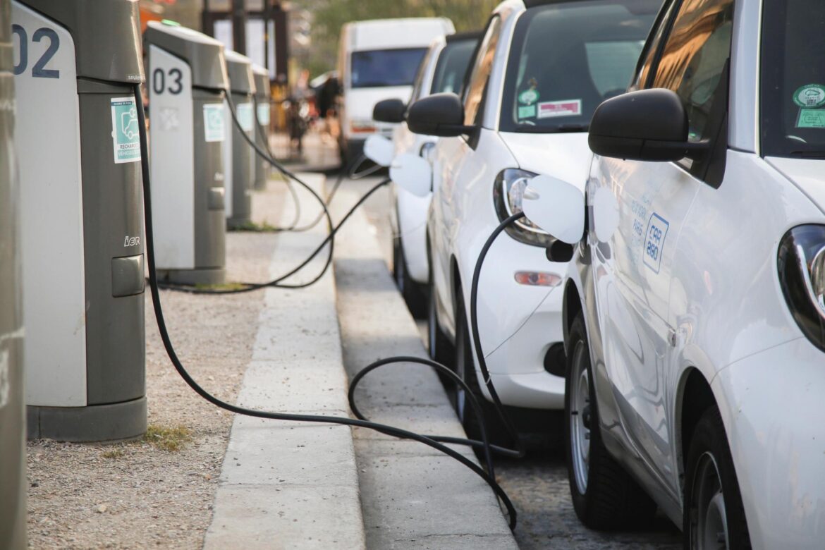 الإمارات تهدف لأن تكون 50% من السيارات كهربائية بحلول عام 2050