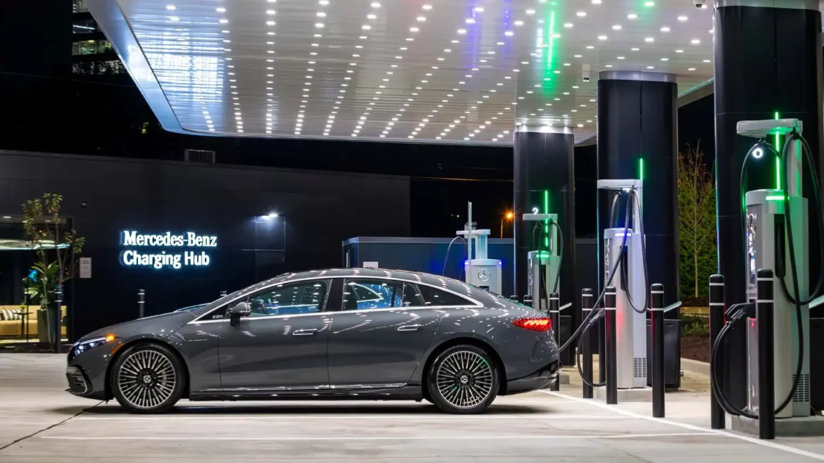 مرسيدس تطلق أول مركز شحن للسيارات الكهربائية في الولايات المتحدة
