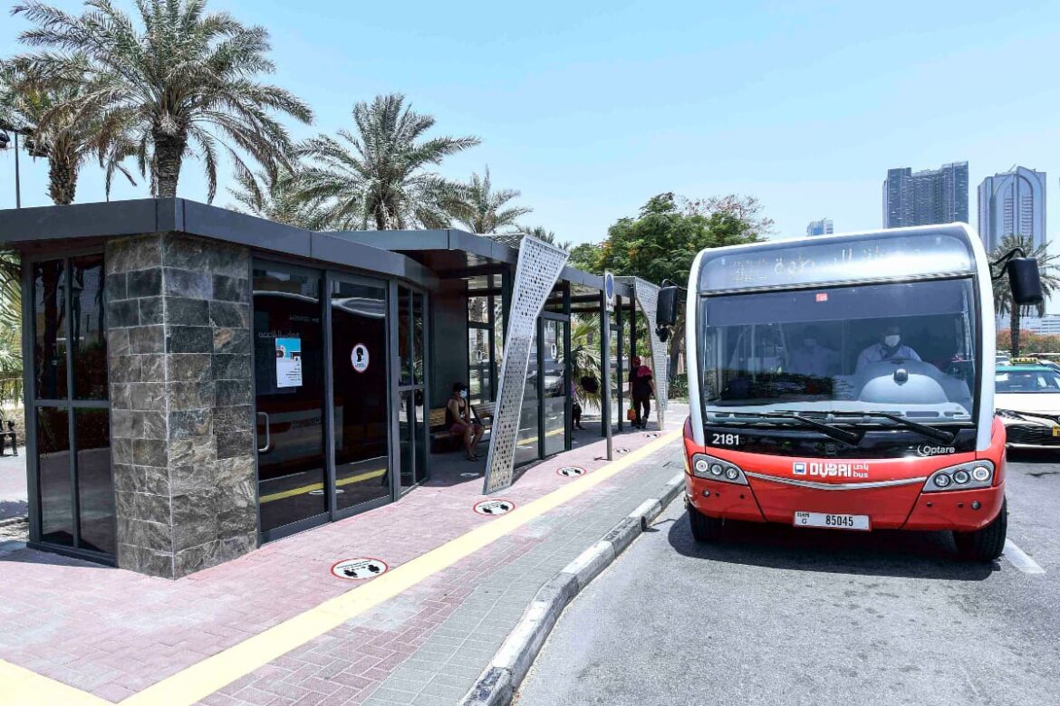 دبي تفتتح أكثر من 700 موقف للحافلات في جميع أنحاء المدينة