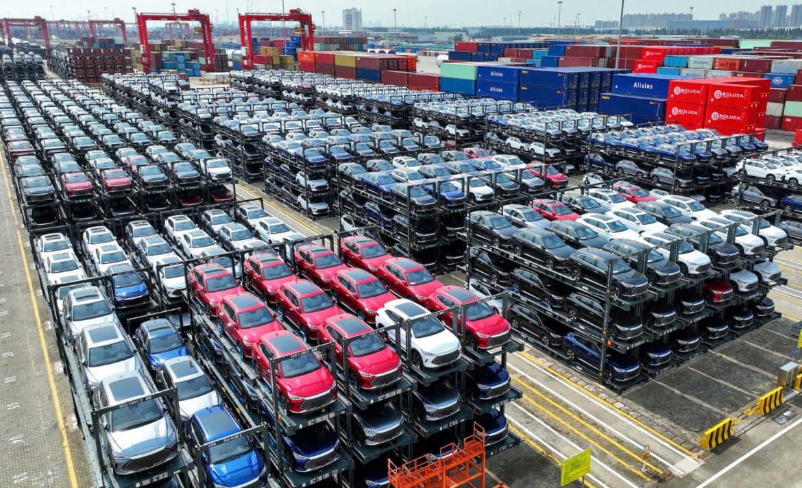 الصين تتصدر العالم بصادرات 5.22 مليون سيارة بإجمالي 101.6 مليار دولار في عام 2023