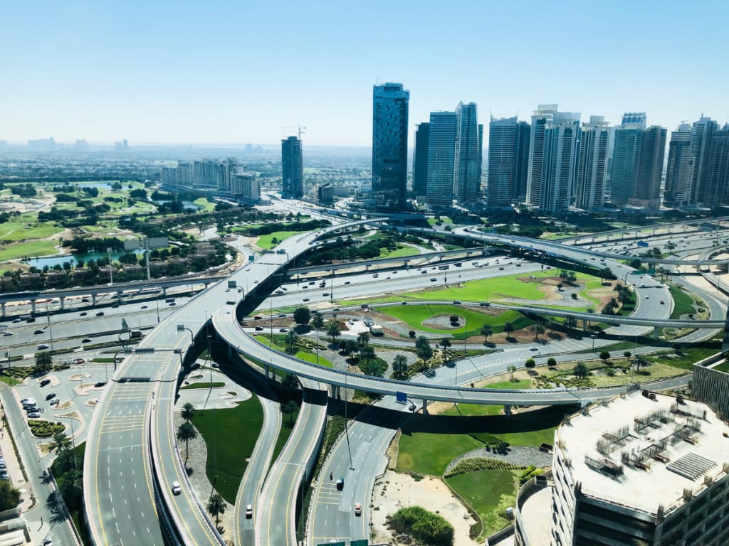 الإمارات تعمل على ترقية إشارات المرور بتقنيات الذكاء الاصطناعي