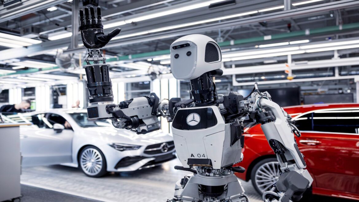 سيارات مرسيدس بنز سيتم بناؤها بواسطة الروبوتات البشرية