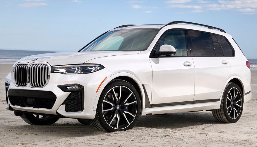 بدأ تجميع طراز BMW X7 M50i منافس رينج روفر Vogue محلياً بمحرك 530 حصان V8 بسعر 2.5 مليون جنيه