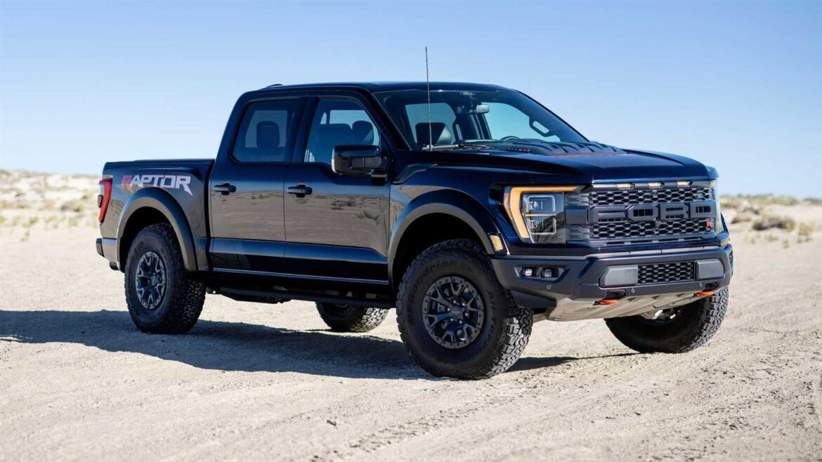 سعر ومواصفات فورد F-150 موديل 2023 في الكويت