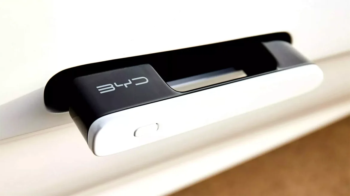 الصين تعتزم حظر مقابض الأبواب القابلة للسحب بتصميم يشبه تسلا اعتباراً من 2027