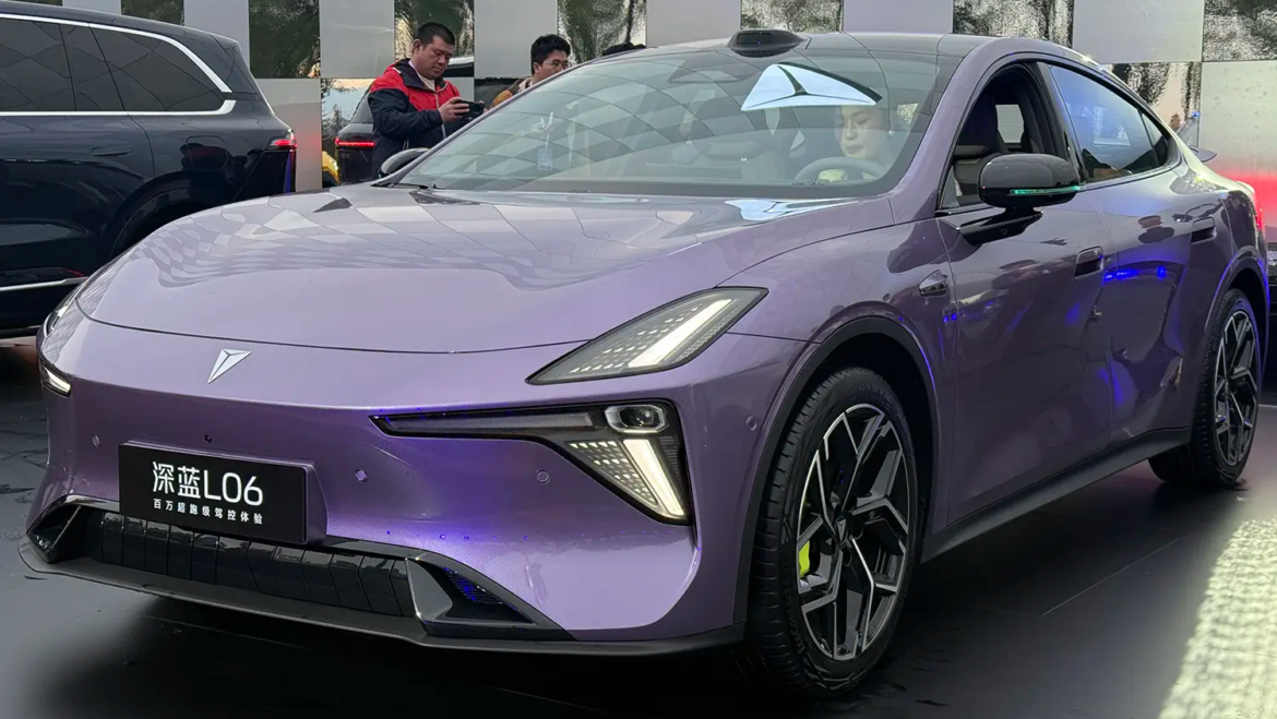 شانجان تكشف عن ديبال L06 كأول سيارة صينية إنتاجية مزودة بنظام تعليق مغناطيسي متطور مثل فيراري